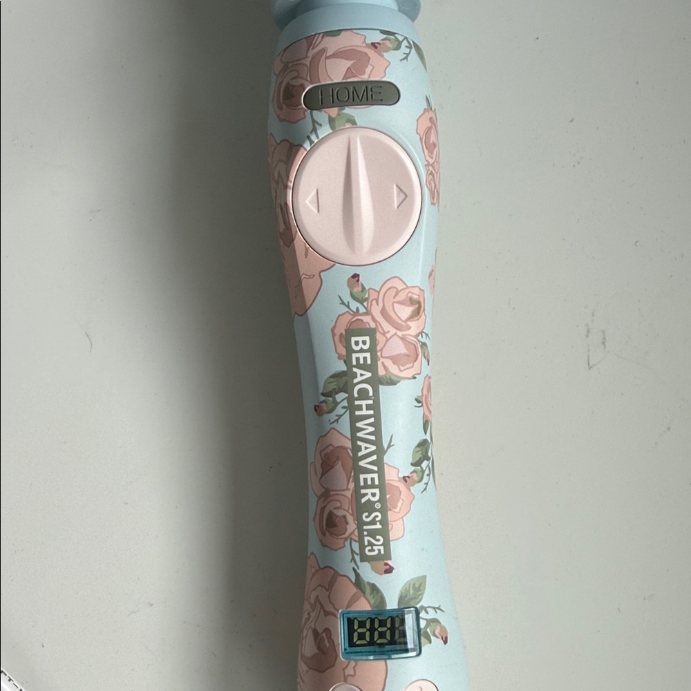 Beachwaver S1.25 Curling Iron - Picture 5 of 8